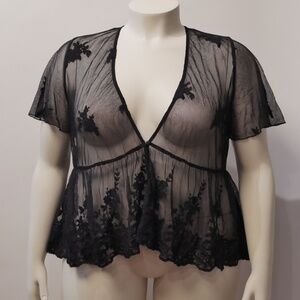 Torrid Plus 2X Short Sleeve Mesh Embroidered Kimono with Button Closure NWOT
